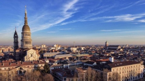 Centro di Novara tra locali, portici e attività commerciali